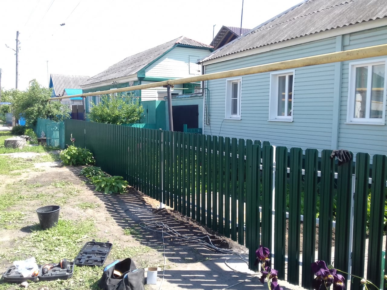 Комбинированный забор 25м штакетник и профлист, ворота, калитка фото в Брянске