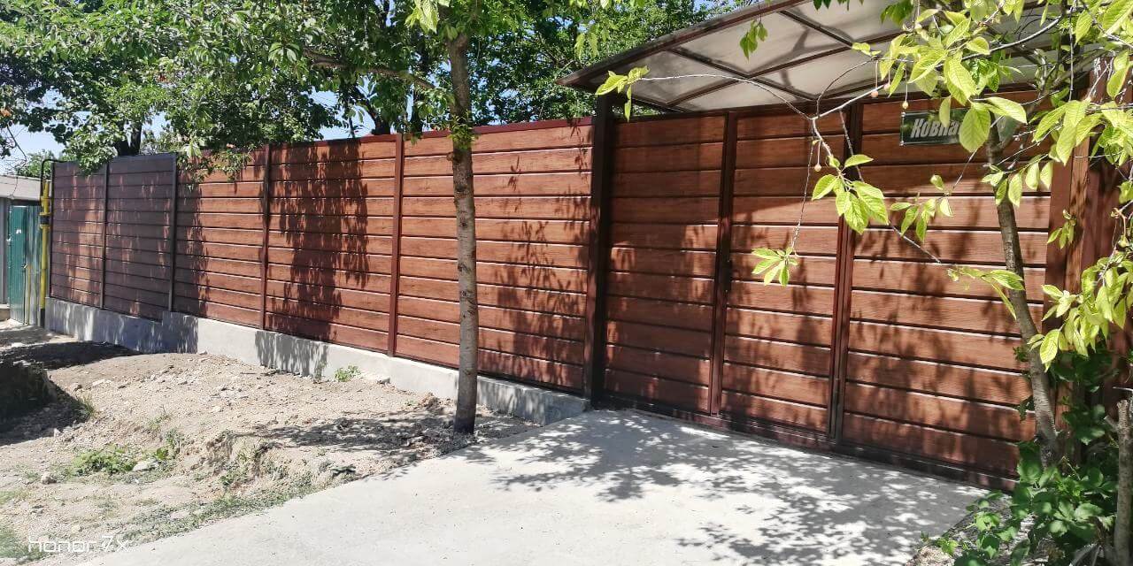 Забор из металлосайдинга ЕВРО-БРУС Каштан фото4 в Брянске