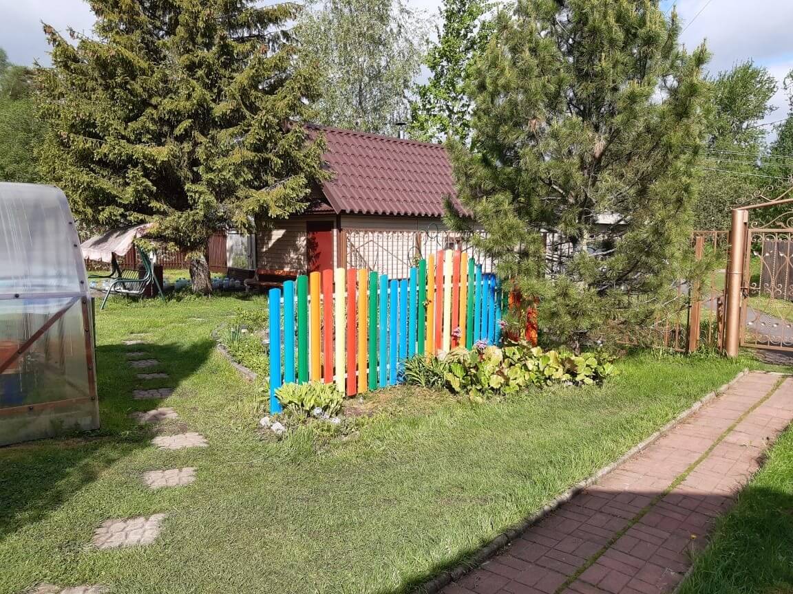 забор из разноцветного штакетника односторонний фото2 в Брянске