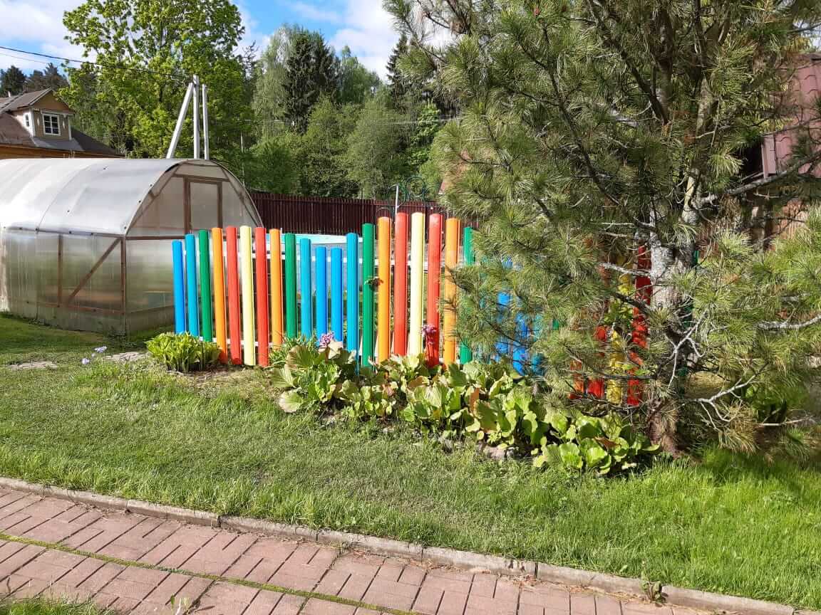 забор из разноцветного штакетника односторонний фото1 в Брянске