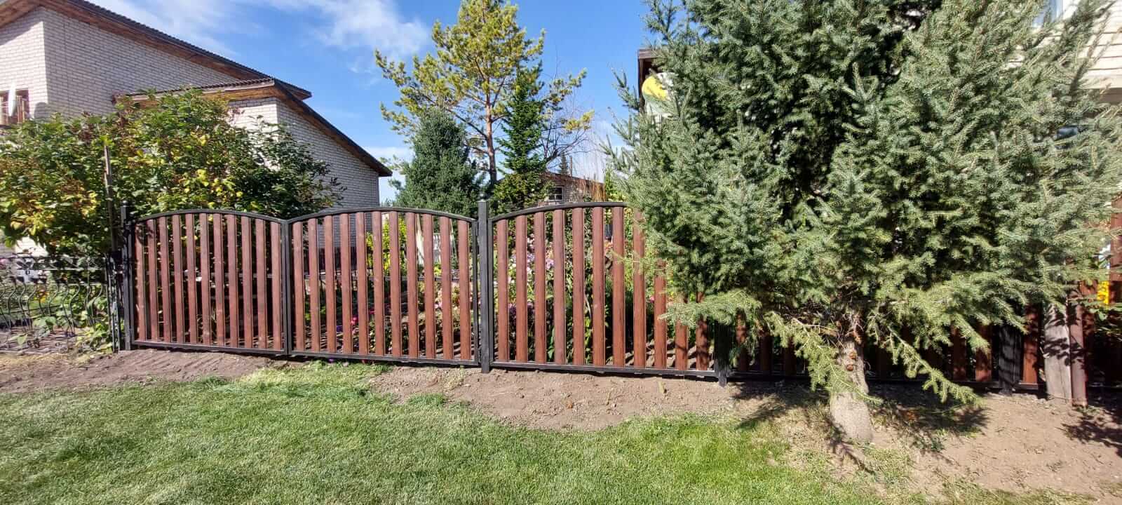 забор из штакетника каштан красный фото4 в Брянске