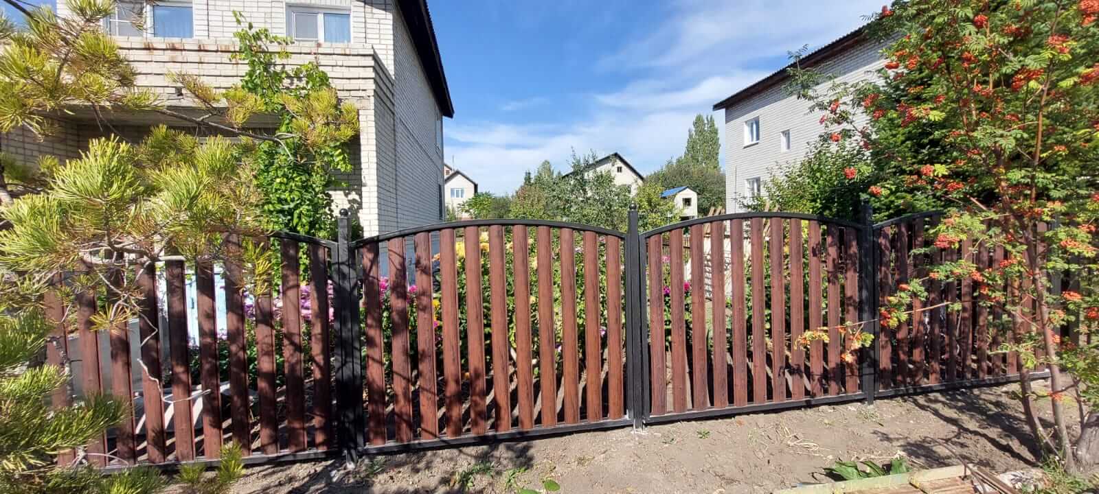 забор из штакетника каштан красный фото2 в Брянске