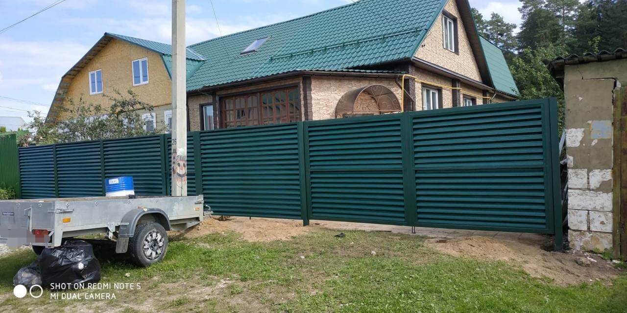 Забор-жалюзи с ламелями еврожалюзи ral6005/6005 Зеленый Мох 2-х сторонний фото1 в Брянске