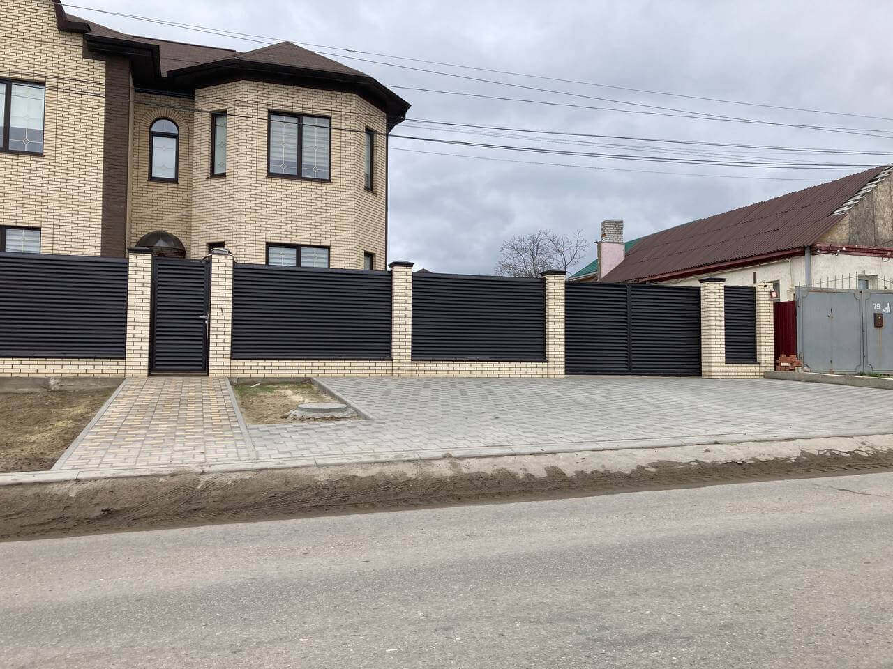 Забор с ламелями Еврожалюзи RAL8019/8019 темный Шоколад МАТТЕ фото3 в Брянске