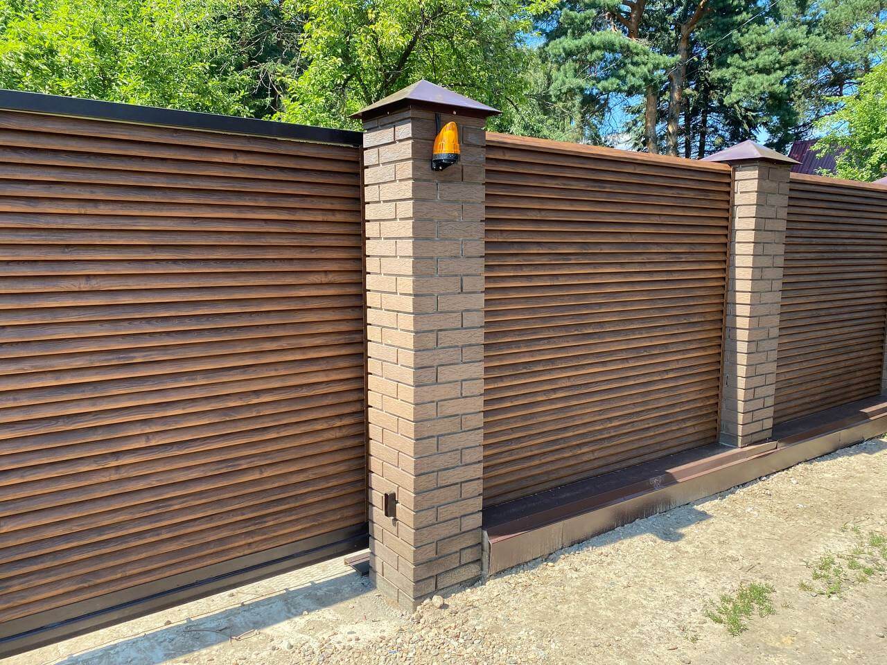 Забор-жалюзи с ламелями Реснички Printech Каштан фото1 в Брянске