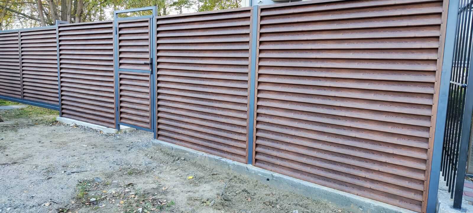 забор-жалюзи с ламелями еврожалюзи printech каштан фото1 в Брянске