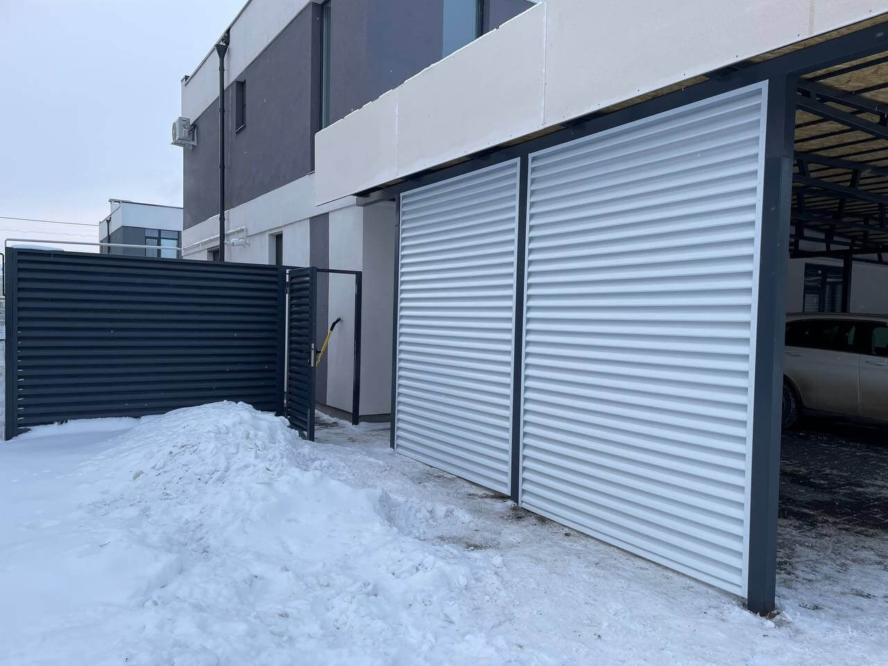 Парковочное место из ламелей Еврожалюзи RAL9003/9003 Белый двусторонний фото 1 в Брянске
