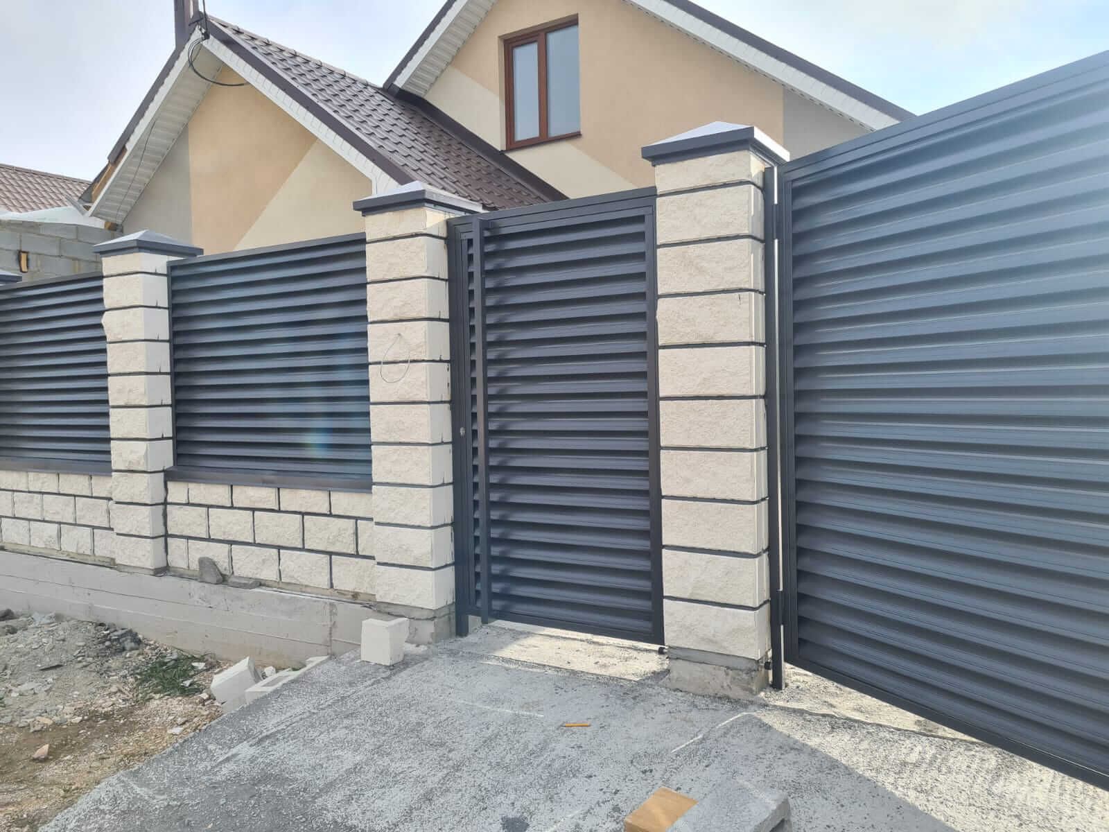 Забор из ламелей Еврожалюзи 38м RAL7024/7024 Серый Графит двусторонний фото 1 в Брянске