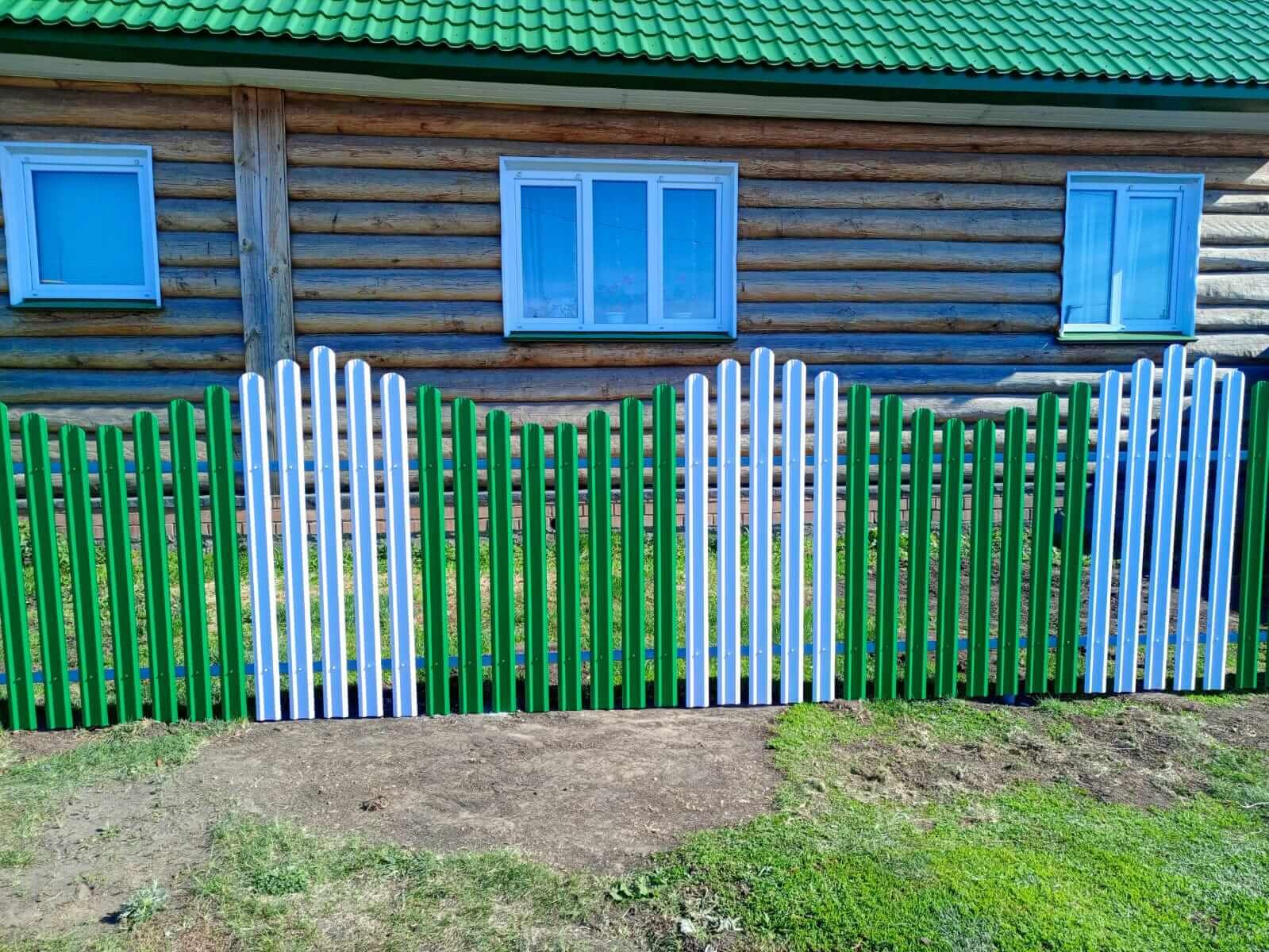 Забор из штакетника 18м в двух цветах RAL9003 Белый + RAL6029 Зеленая Мята в Брянске