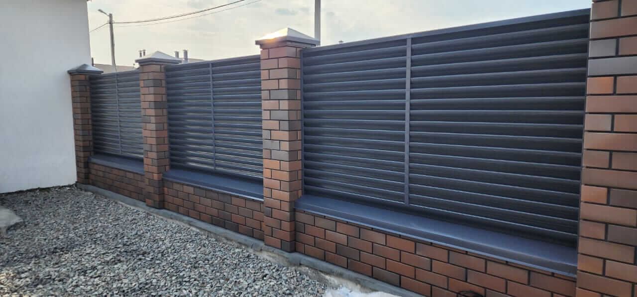 Забор из ламелей еврожалюзи 22м RAL7024/7024 Серый Графит двусторонний фото 1 в Брянске