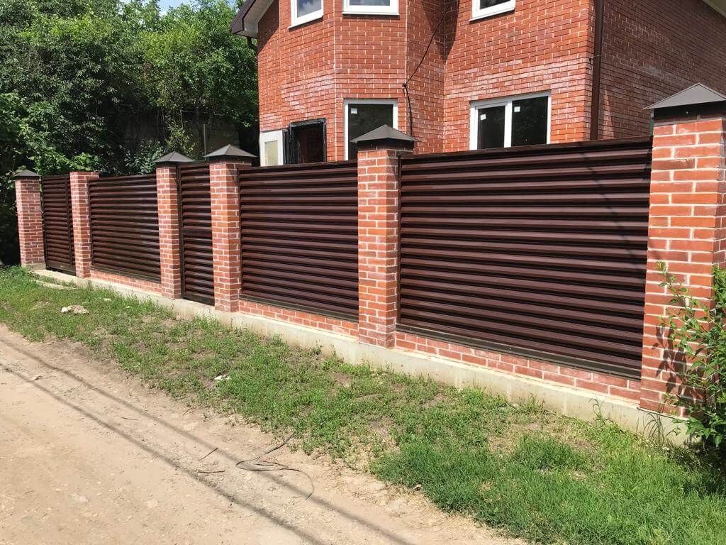 Забор из ламелей ЭКО-Z усиленных 25м RAL8017/8017 Шоколад двусторонний в Брянске