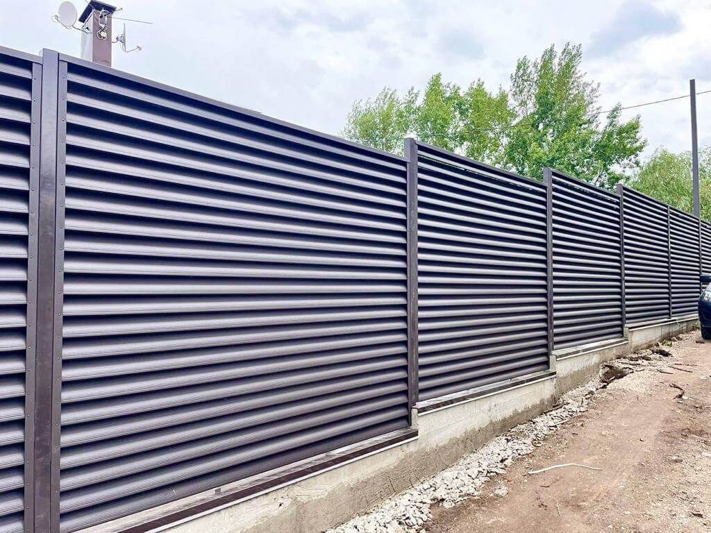 Забор-жалюзи с ламелями еврожалюзи 29м RAL8019/8019 Темный Шоколад МАТТЕ двухсторонний в Брянске