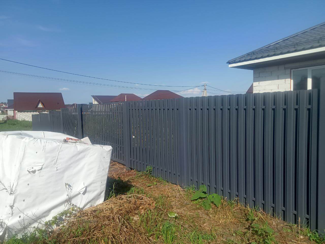 Забор из евроштакетника 21м RAL7024/7024 Серый Графит двусторонний фото 3 в Брянске