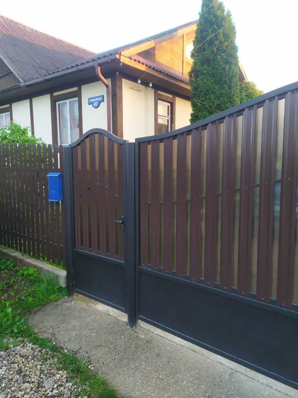 Забор из штакетника ЭКО-М 16м RAL8017 полиэфирная эмаль фото 1 в Брянске