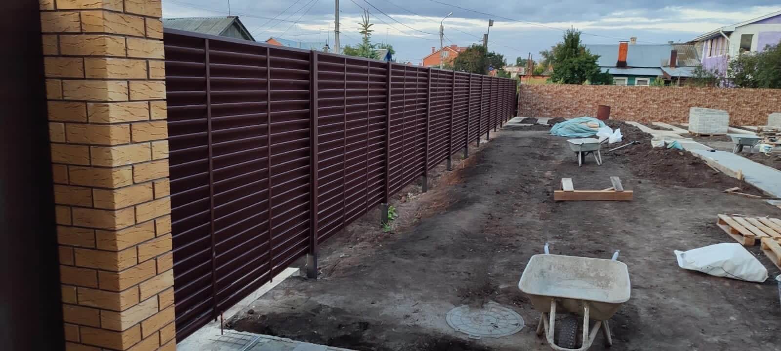 Забор из ламелей еврожалюзи 19м RAL8017/8017 Шоколад двусторонний фото 1 в Брянске