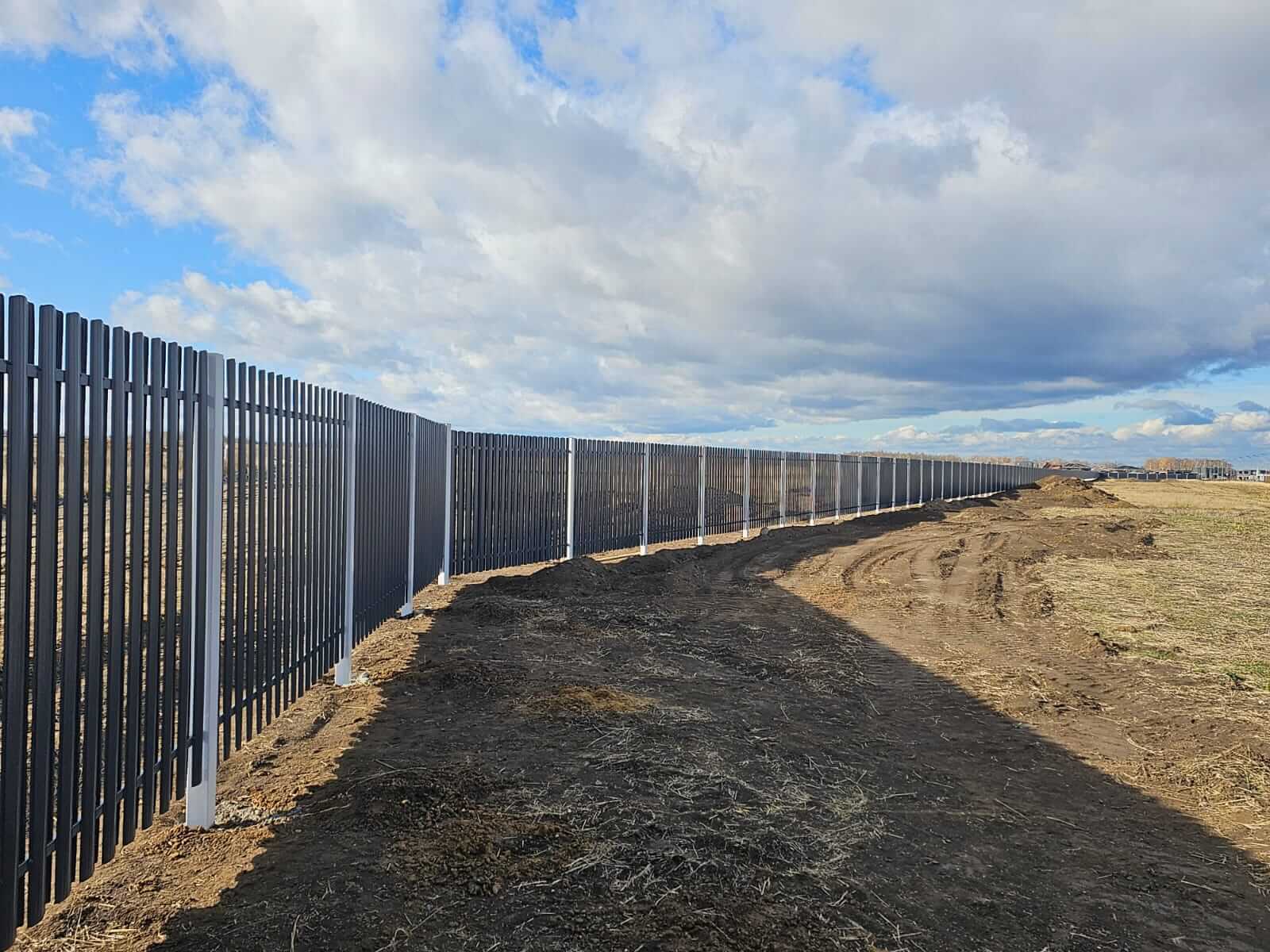 Забор из евроштакетника 234м RAL7024/7024 Серый Графит двусторонний фото 3 в Брянске