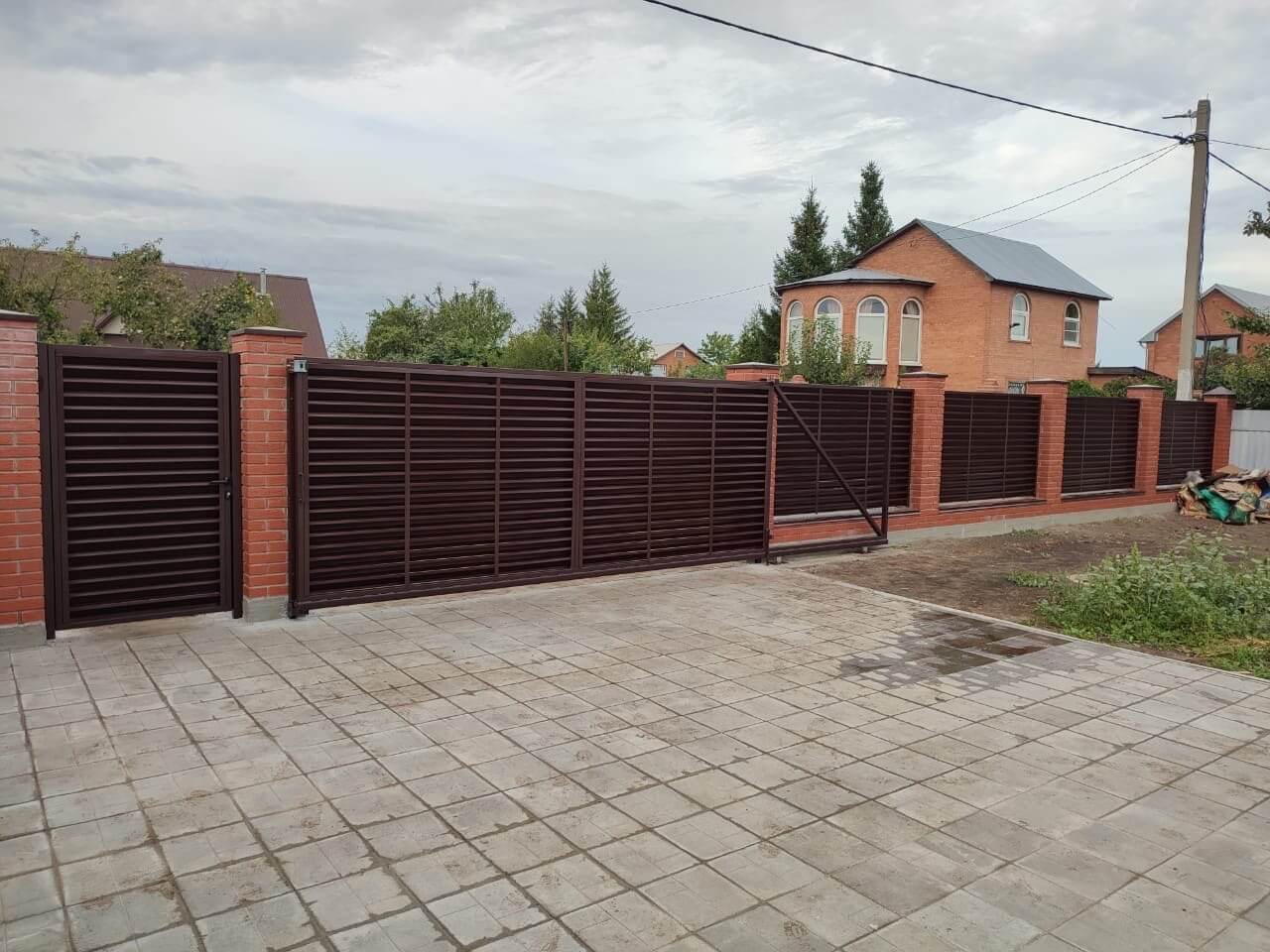 Забор из ламелей Еврожалюзи 28м RAL8017/8017 Шоколад двусторонний фото 3 в Брянске