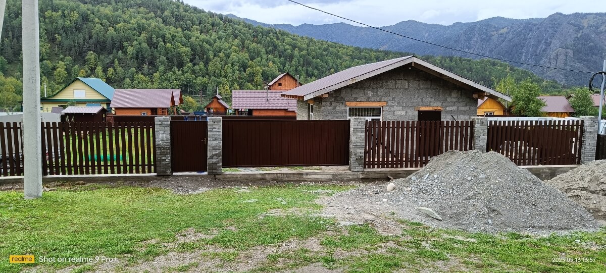 Забор из штакетника фигурного 15м RAL8017/8017 Шоколад двусторонний фото 2 в Брянске