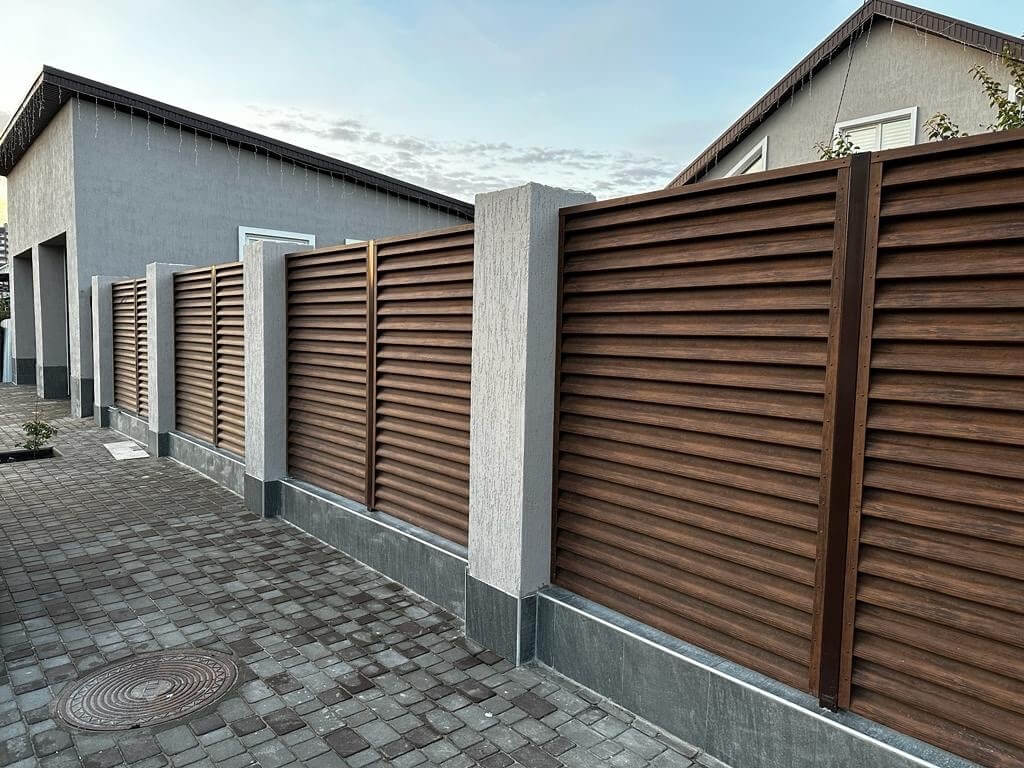 Забор-жалюзи из ламелей Еврожалюзи 23м Каштан Printech фото 2 в Брянске