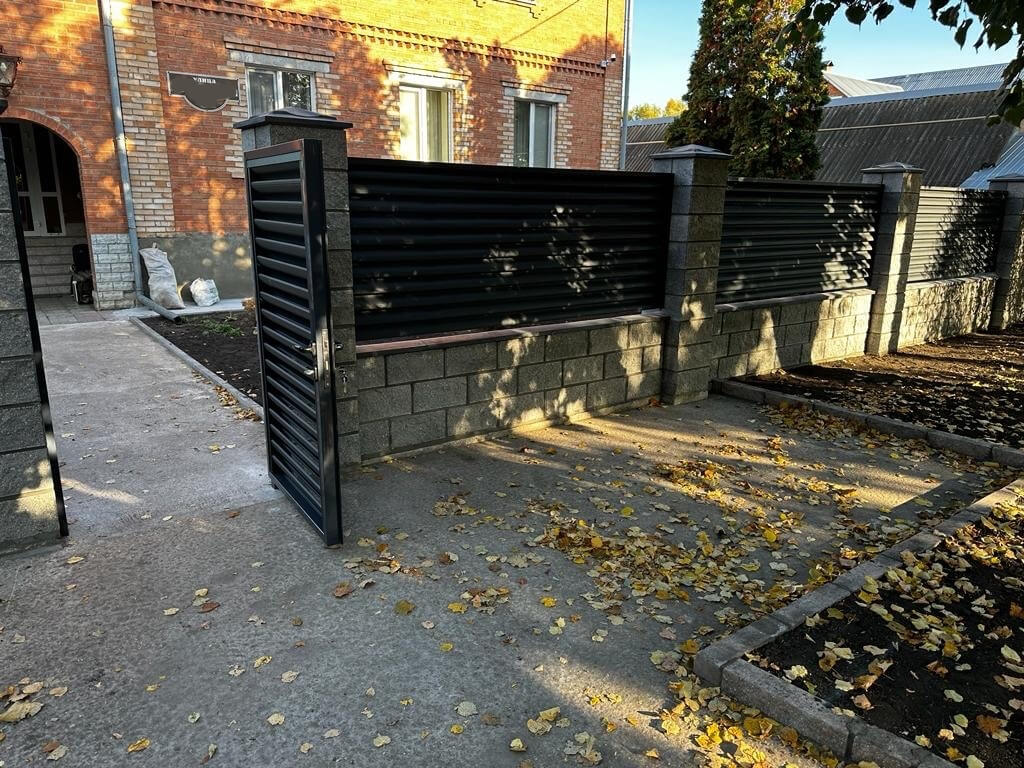 Забор-жалюзи 19м RAL7024/7024 Серый Графит двусторонний MATTE фото 5 в Брянске