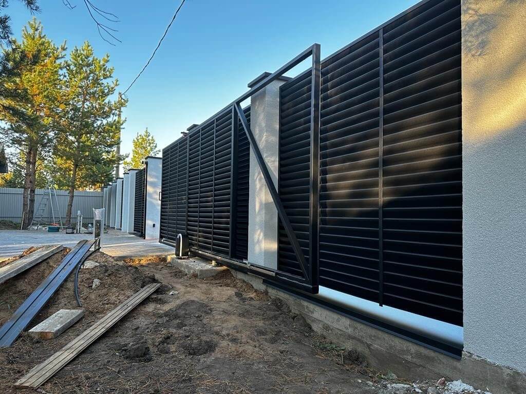 Забор-жалюзи 18м RAL9005/9005 Черный двухсторонний МАТТЕ фото 1 в Брянске
