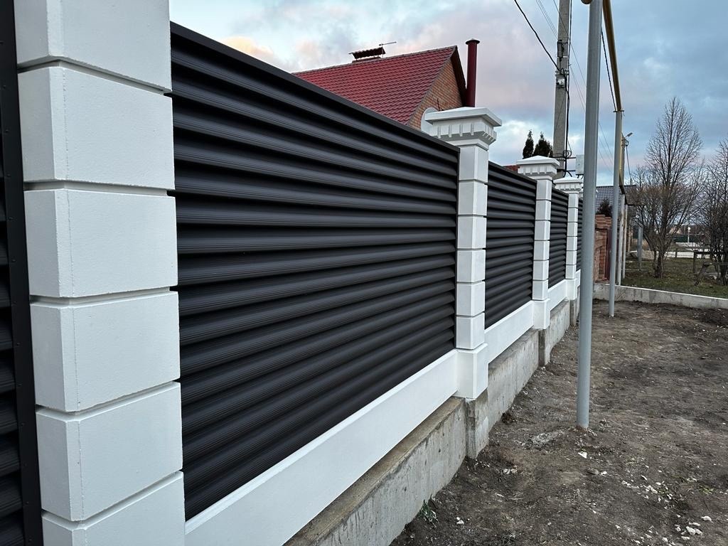 Забор из ламелей Еврожалюзи 35м RAL8019/8019 Темный Шоколад двусторонний MATTE в Брянске