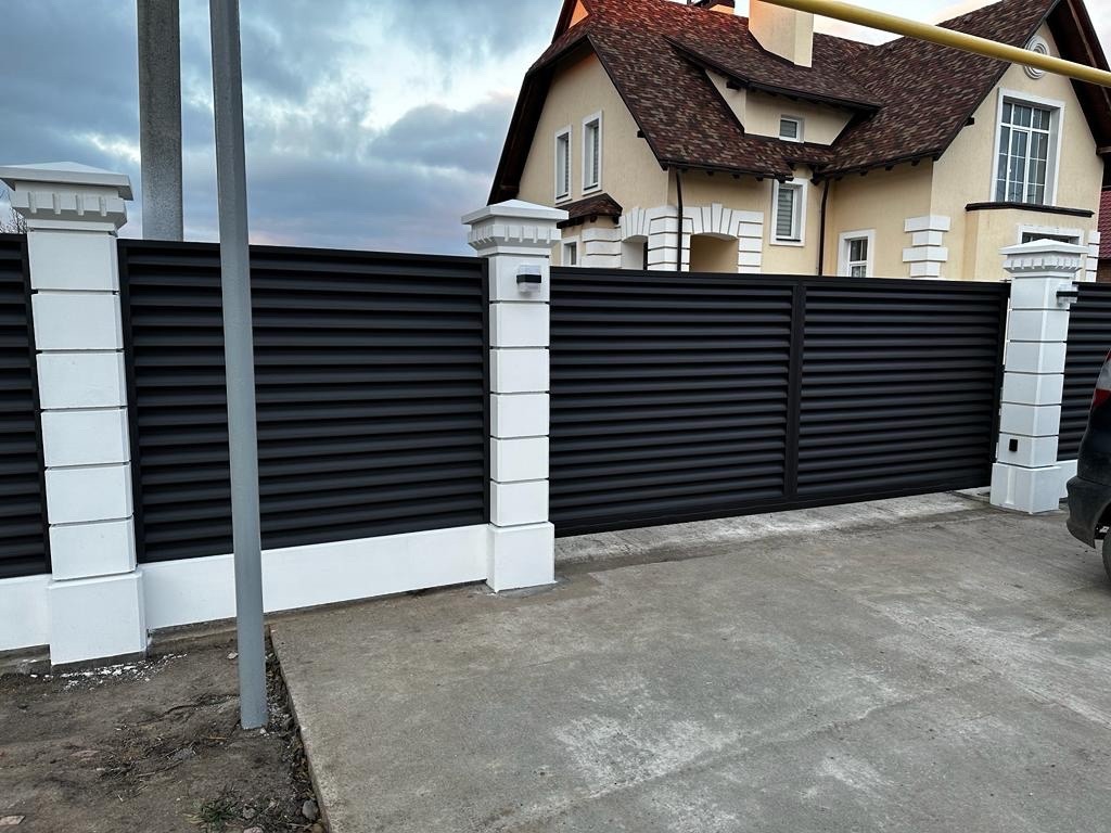 Забор из ламелей Еврожалюзи 35м RAL8019/8019 Темный Шоколад двусторонний MATTE фото 1 в Брянске