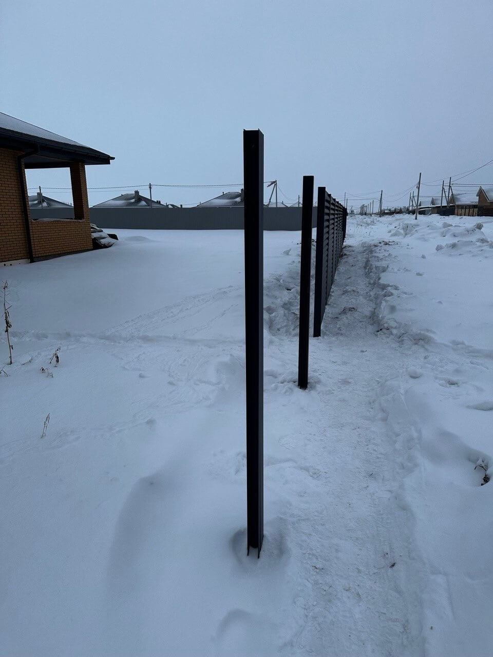 Забор-жалюзи из ламелей еврожалюзи 57м RAL7024 Серый Графит МАТТЕ фото 5 в Брянске