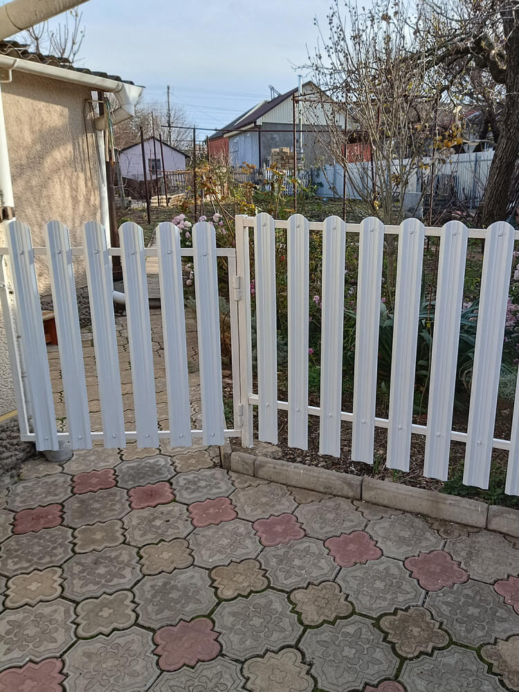 Заборчик из евроштакетника высотой 1м. RAL9003/9003 Белый двусторонний в Брянске