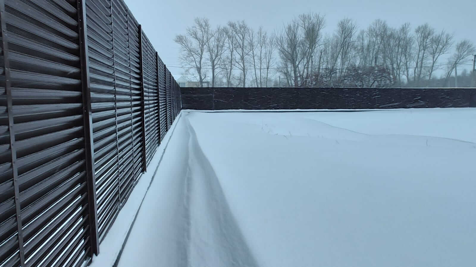 Забор из ламелей Еврожалюзи 108м RAL8017/8017 Шоколад двусторонний фото 1 в Брянске