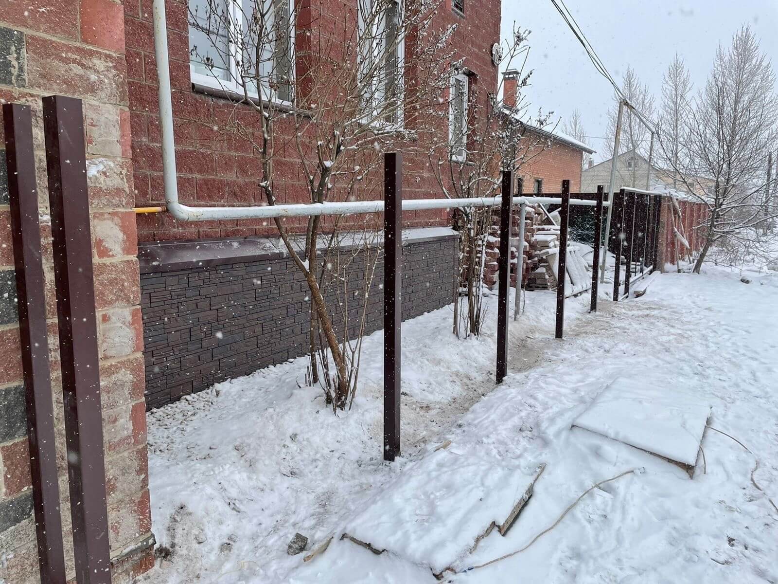 Забор из ламелей еврожалюзи 38м RAL8017/8017 Шоколад двусторонний фото 2 в Брянске