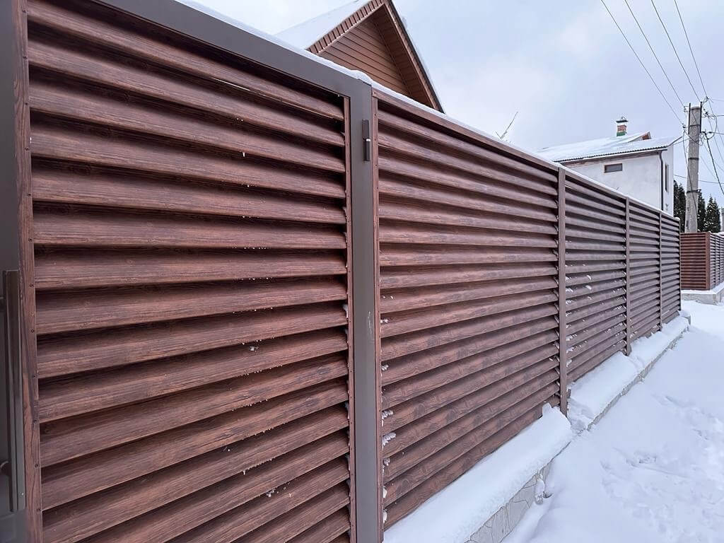Забор-жалюзи из ламелей еврожалюзи 43м Каштан Printech фото 3 в Брянске