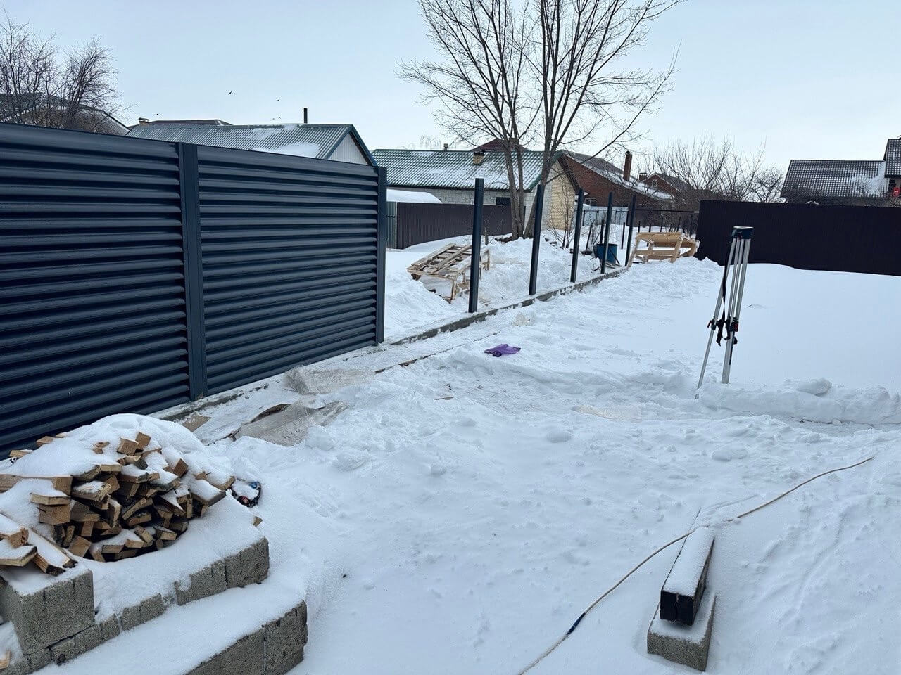 Забор-жалюзи из ламелей Еврожалюзи 32м RAL7024/7024 Серый Графит двусторонний фото 3 в Брянске