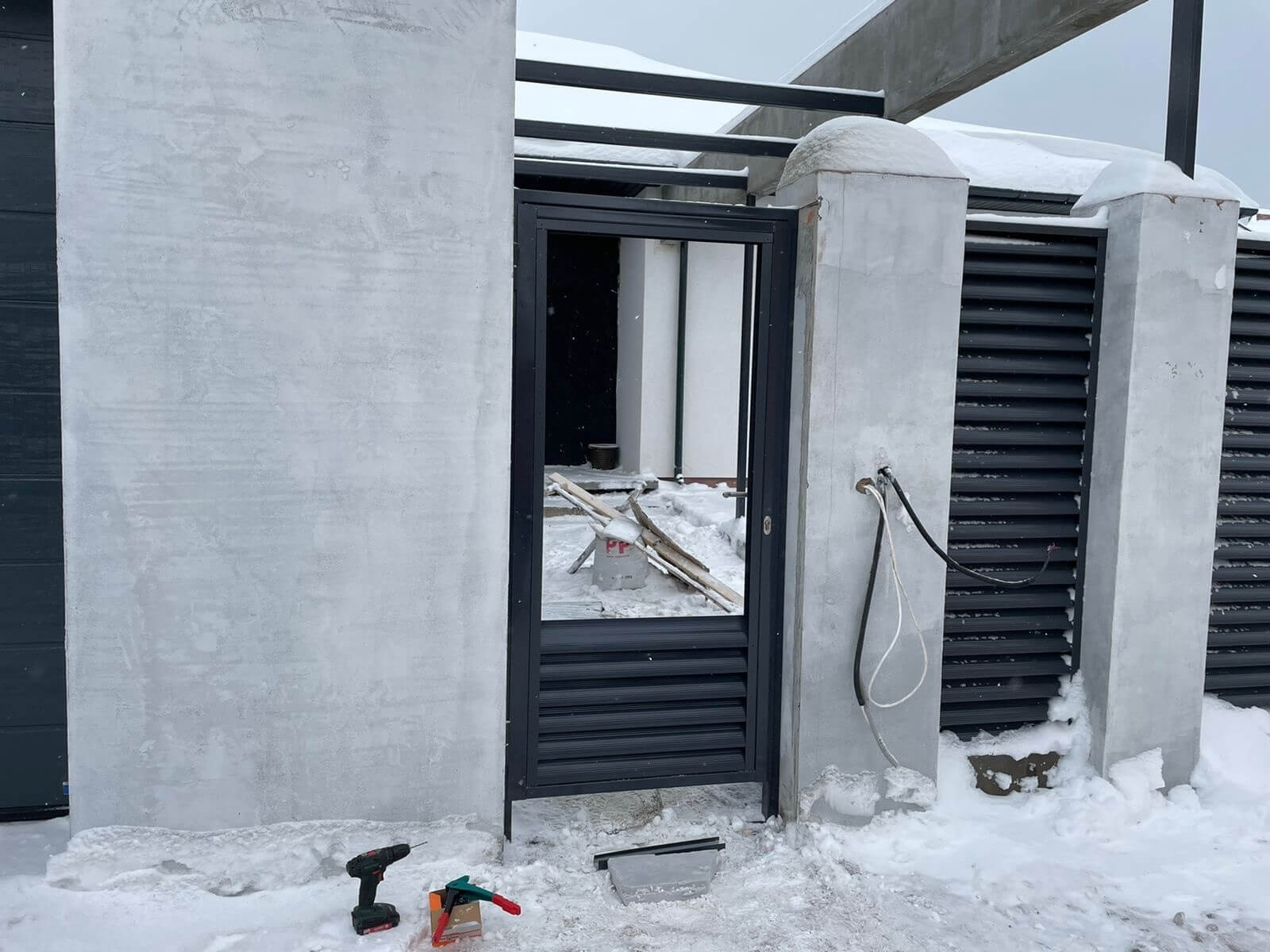 Забор из ламелей еврожалюзи 28м RAL7024/7024 Серый Графит двусторонний фото 2 в Брянске