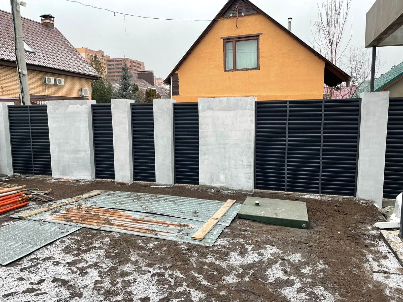 Забор из ламелей еврожалюзи 28м RAL7024/7024 Серый Графит двусторонний в Брянске