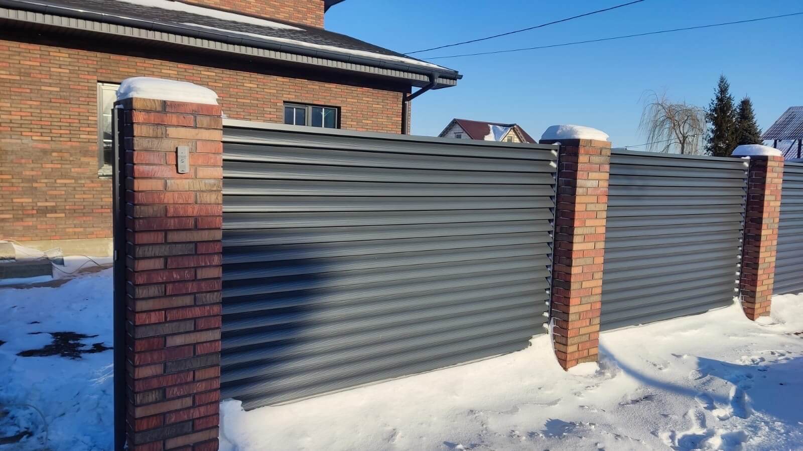 Забор-жалюзи с ламелями еврожалюзи 34м RAL7024/7024 Серый Графит двусторонний в Брянске