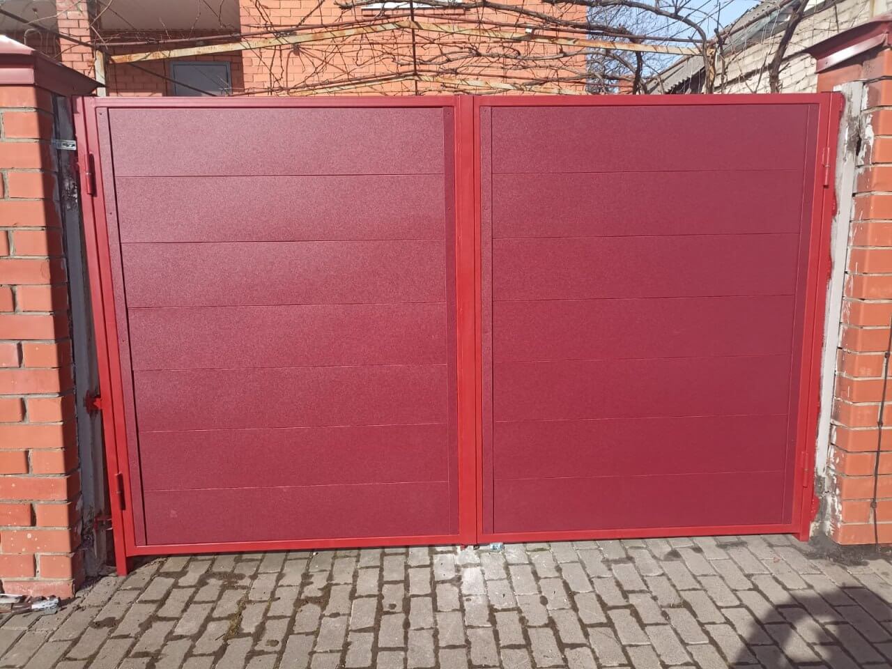 Ворота и калитка из металлопланкена 4м RAL3005 Красное Вино, Стальной Бархат фото 1 в Брянске