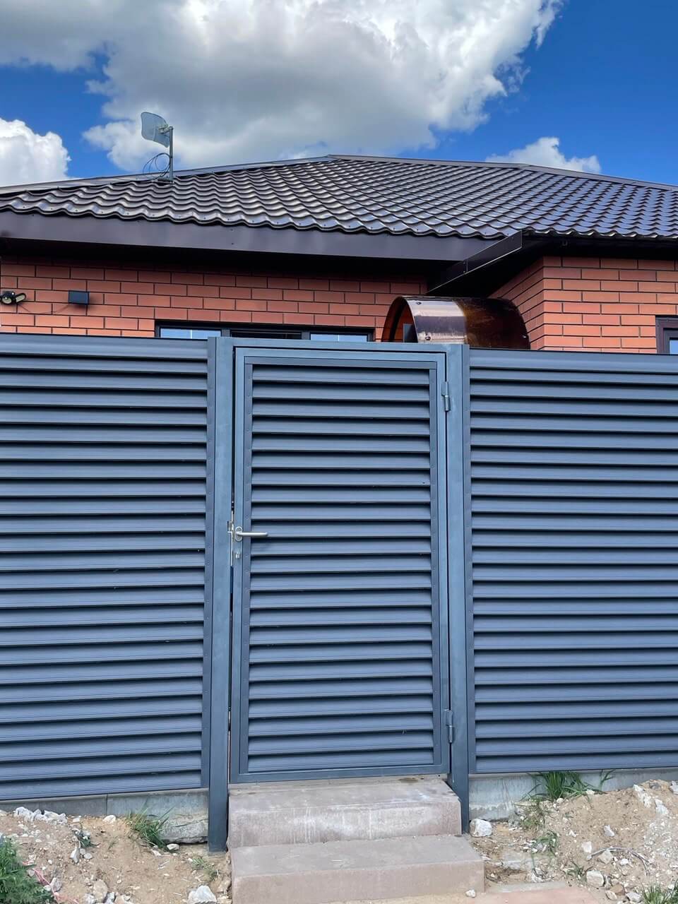 Забор из ламелей еврожалюзи 24м RAL7024 Серый Графит МАТТЕ фото 2 в Брянске