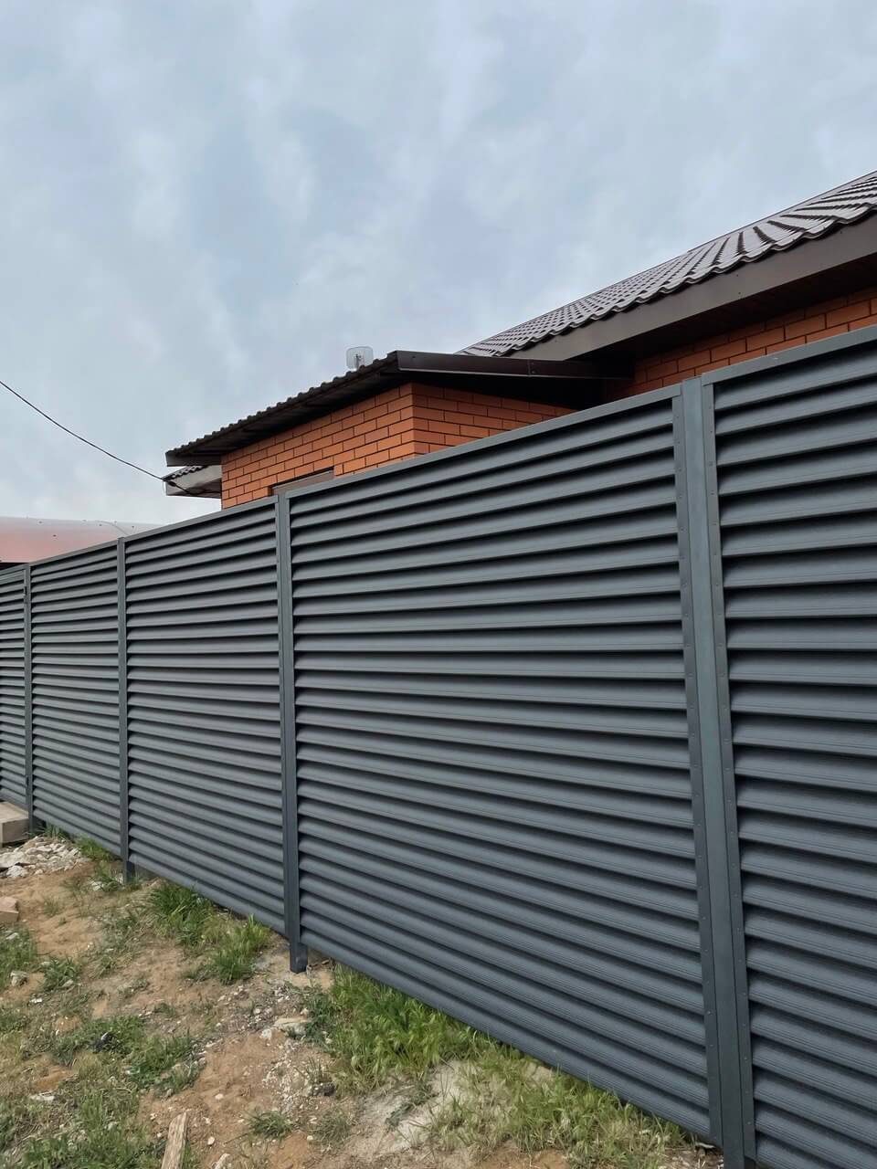 Забор из ламелей еврожалюзи 24м RAL7024 Серый Графит МАТТЕ в Брянске