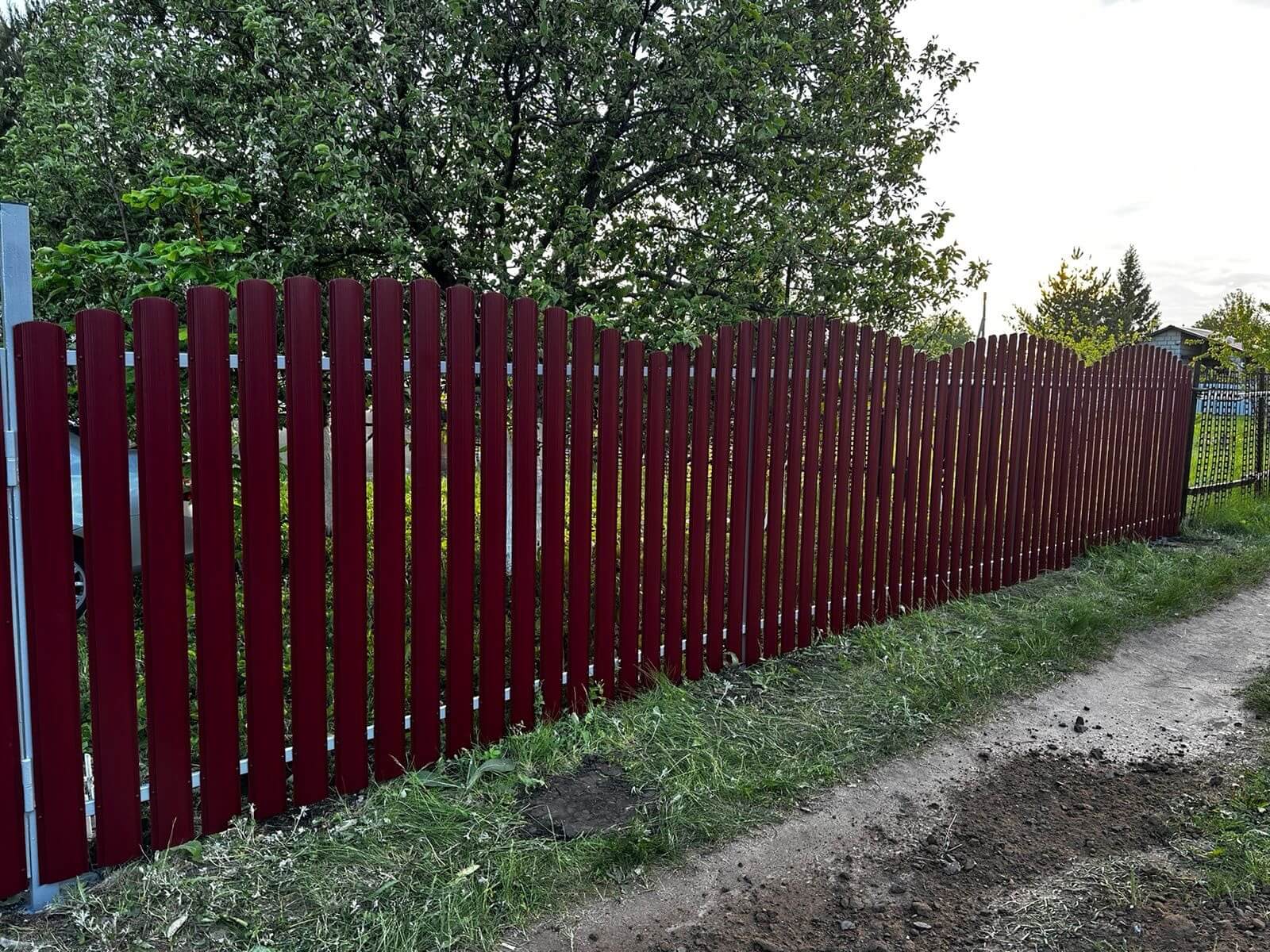 Забор из евроштакетника 28м RAL3005 Красное Вино фото 3 в Брянске