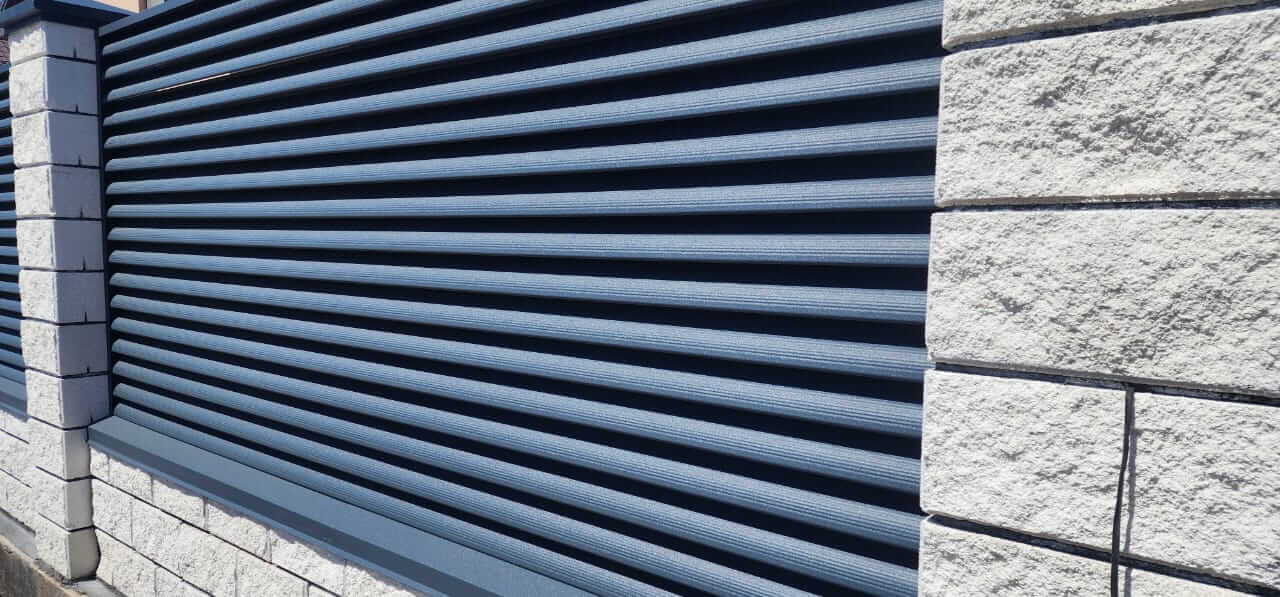 Забор из ламелей Еврожалюзи 32м RAL7024/7024 Серый Графит двусторонний МАТТЕ фото 1 в Брянске