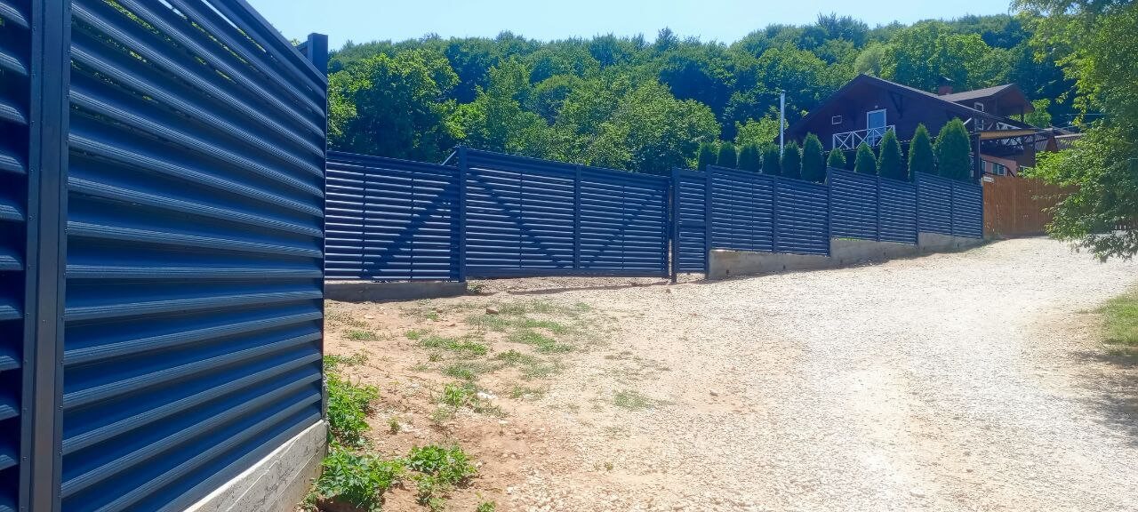 Забор-жалюзи из ламелей Еврожалюзи 53м RAL7024 Серый Графит МАТТЕ фото 8 в Брянске