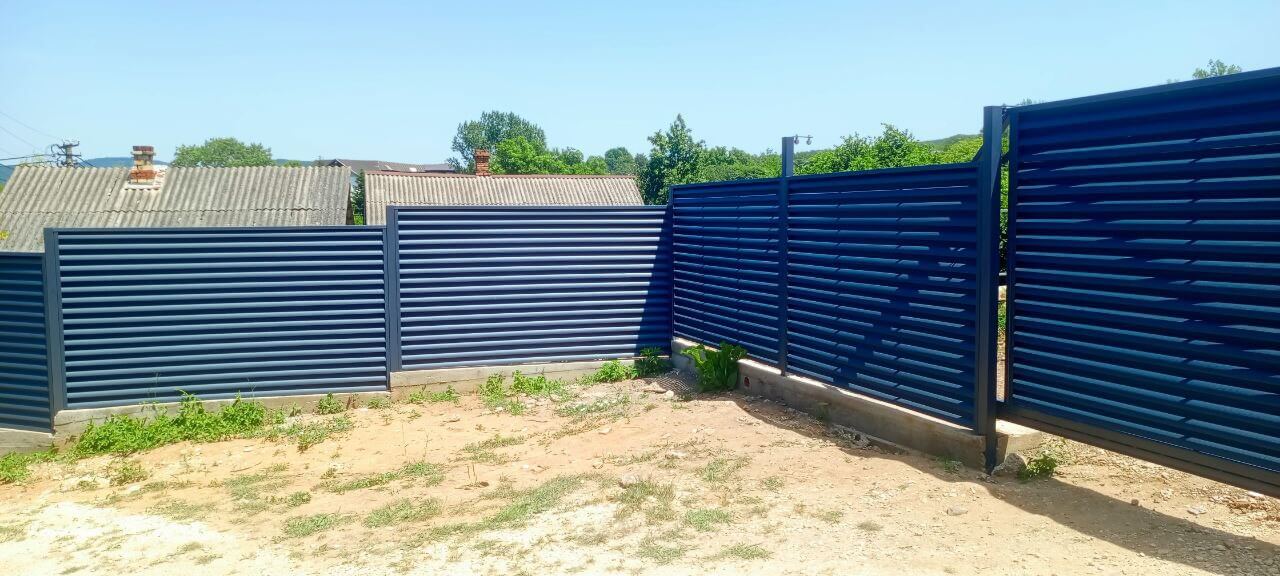 Забор-жалюзи из ламелей Еврожалюзи 53м RAL7024 Серый Графит МАТТЕ фото 4 в Брянске