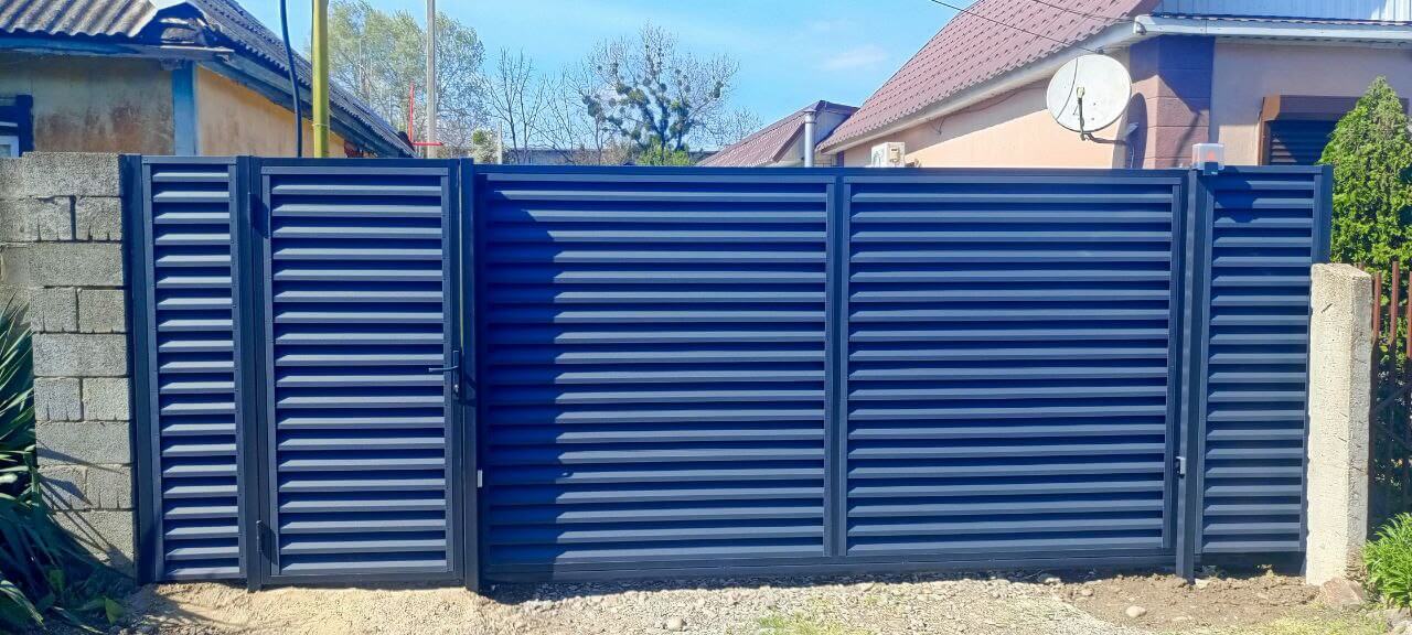 Забор-жалюзи из ламелей Еврожалюзи 53м RAL7024 Серый Графит МАТТЕ фото 1 в Брянске