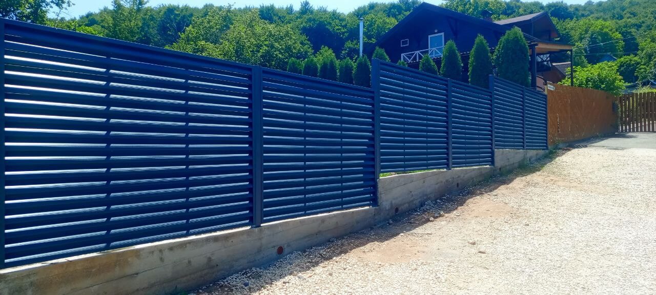 Забор-жалюзи из ламелей Еврожалюзи 53м RAL7024 Серый Графит МАТТЕ фото 12 в Брянске