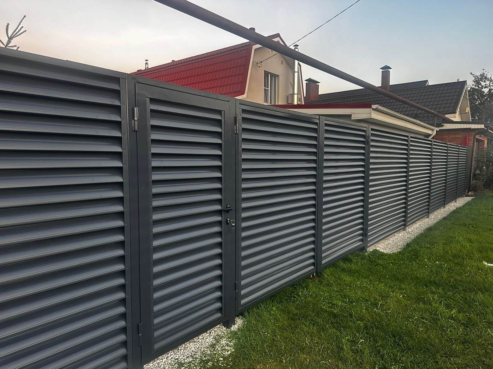 Забор из ламелей Еврожалюзи 26м RAL7024/7024 Серый Графит двусторонний фото 1 в Брянске