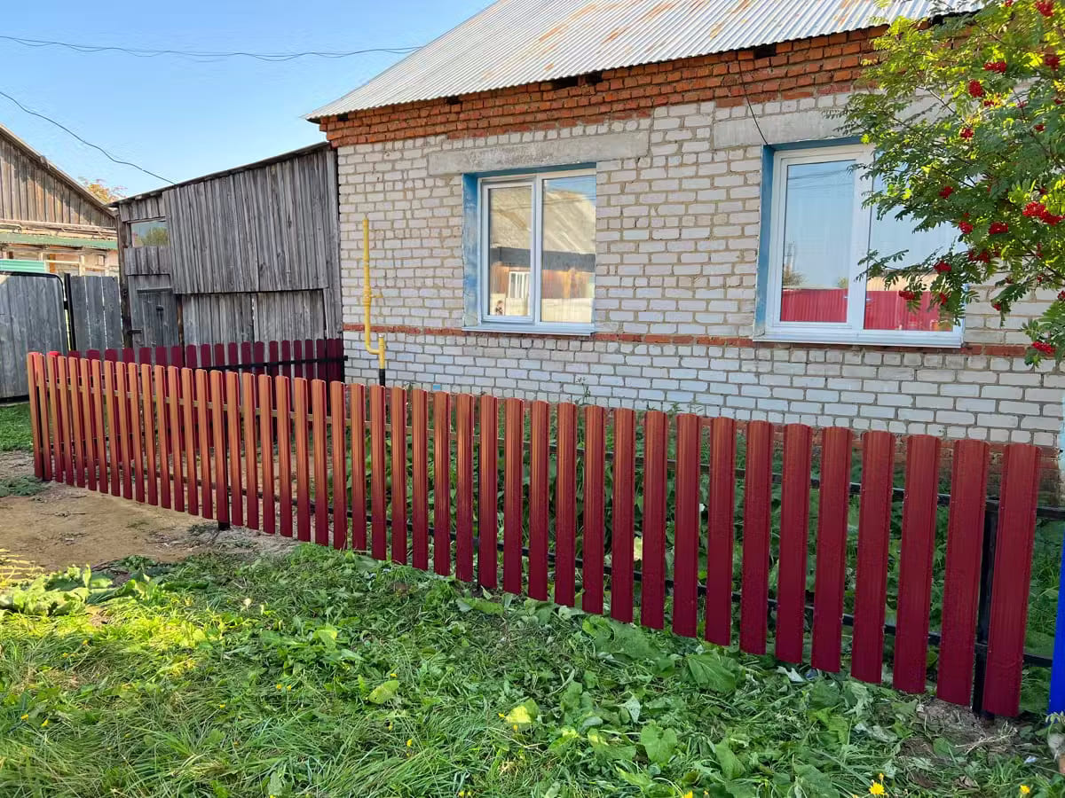 Забор из евроштакетника 9м RAL3005/3005 Красное Вино двусторонний в Брянске