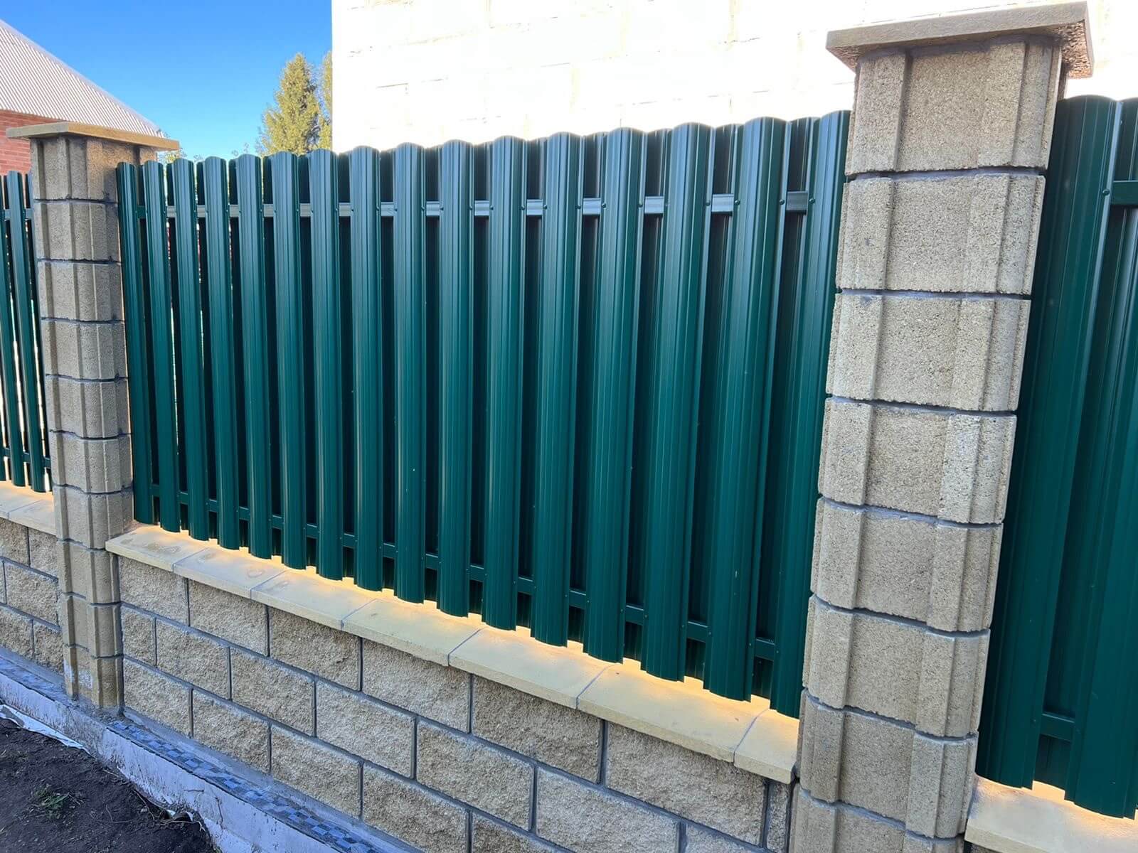 Забор из евроштакетника 22м RAL6005/6005 Зеленый Мох двусторонний фото 6 в Брянске