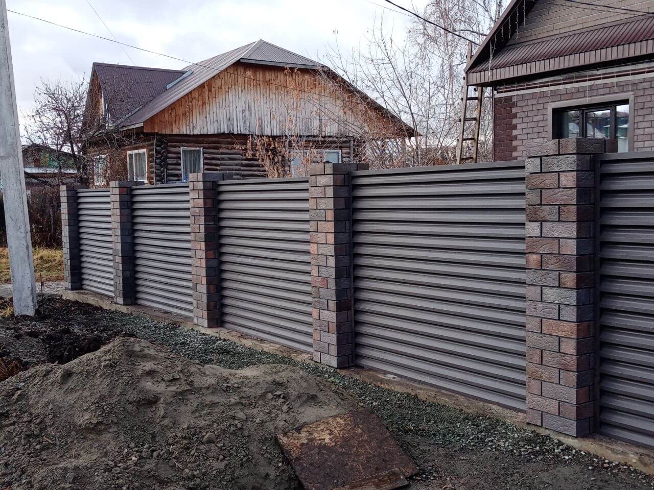 Забор-жалюзи из ламелей ЭКО-Z-US (усиленные) 30м RAL8019/8019 Темный Шоколад двусторонний МАТТЕ в Брянске