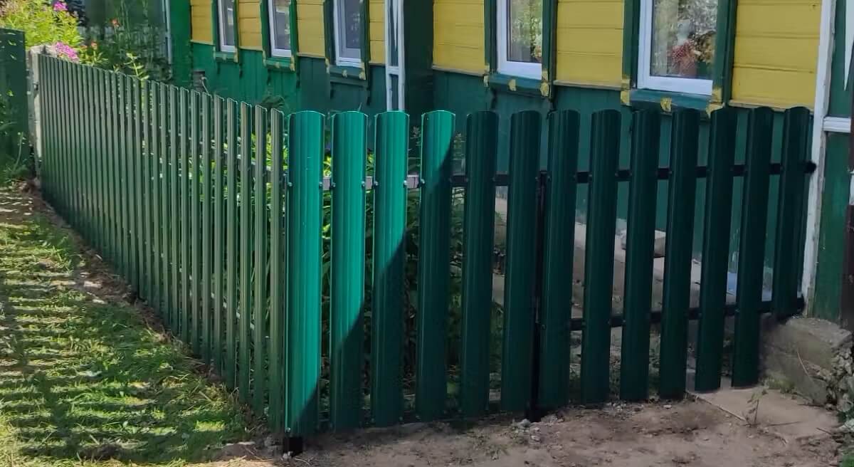 Заборчик из Евроштакетника 8м RAL6005/6005 Зеленый Мох двусторонний в Брянске